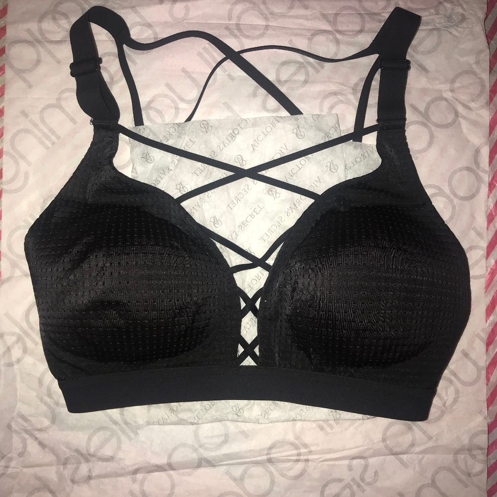 Victoria’s Secret Sport Lightweight by VS VSX Padded Strappy Mesh Sports Bra 32D